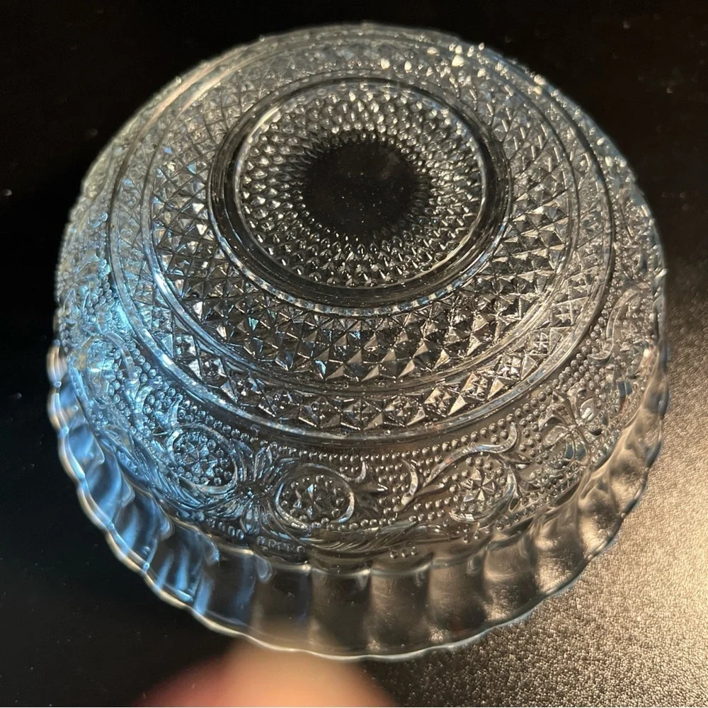 Beautiful Design Vintage Glass Serving Bowl with Scalloped Edge  7 3/4